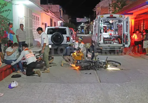 Colisión entre motocicletas salda con tres lesionados