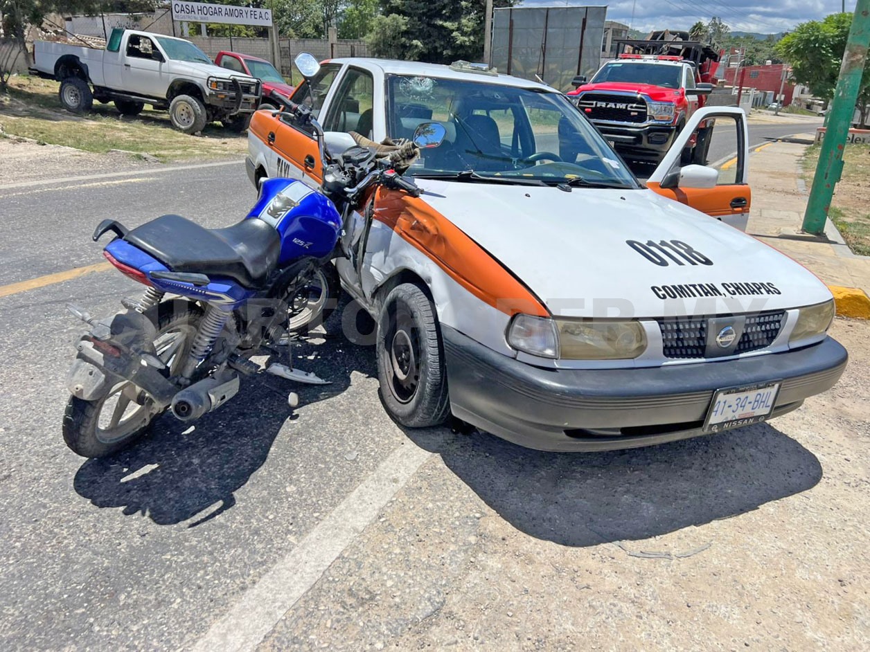Se estampa en un taxi; hubo un herido