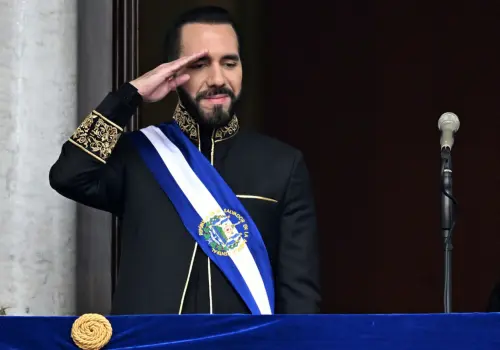 Bukele niega que reelección sea fin de la democracia