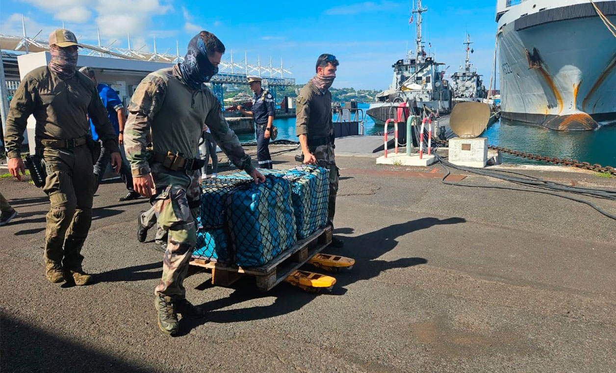 Interceptan narcovelero con droga procedente de México