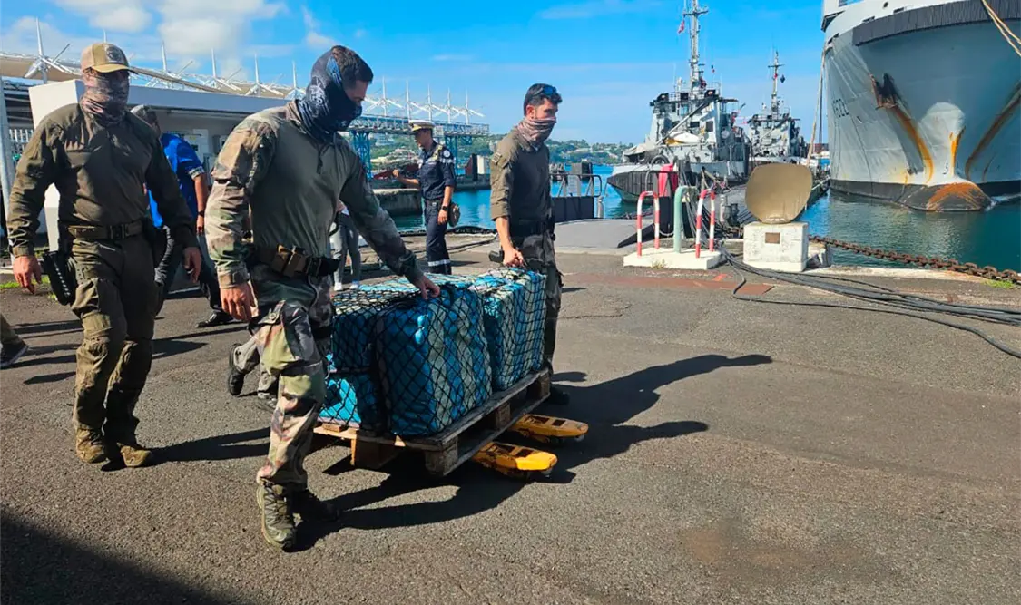 Interceptan narcovelero con droga procedente de México