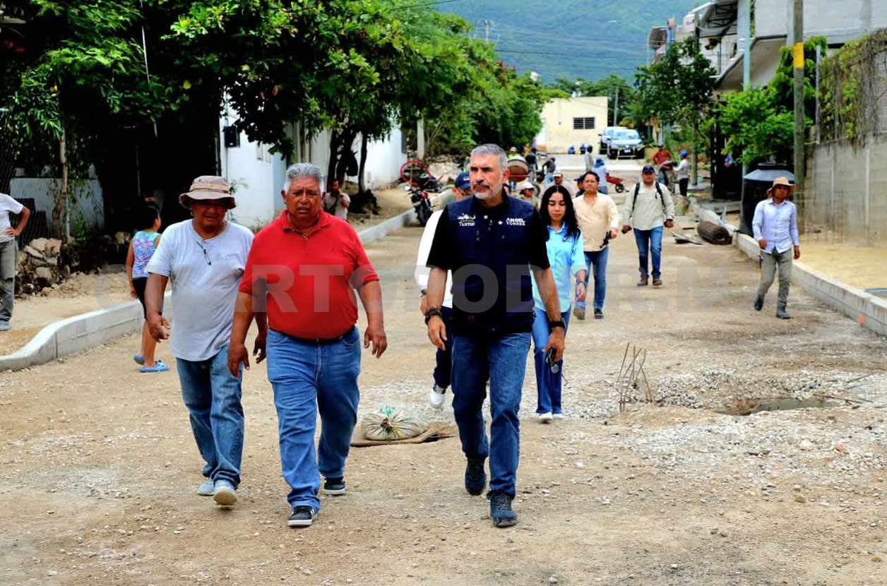 Supervisa Ángel Torres obras de pavimentación