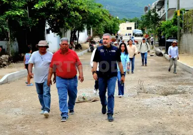 Supervisa Ángel Torres obras de pavimentación