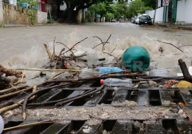 Advierten aumento de taponamientos por basura