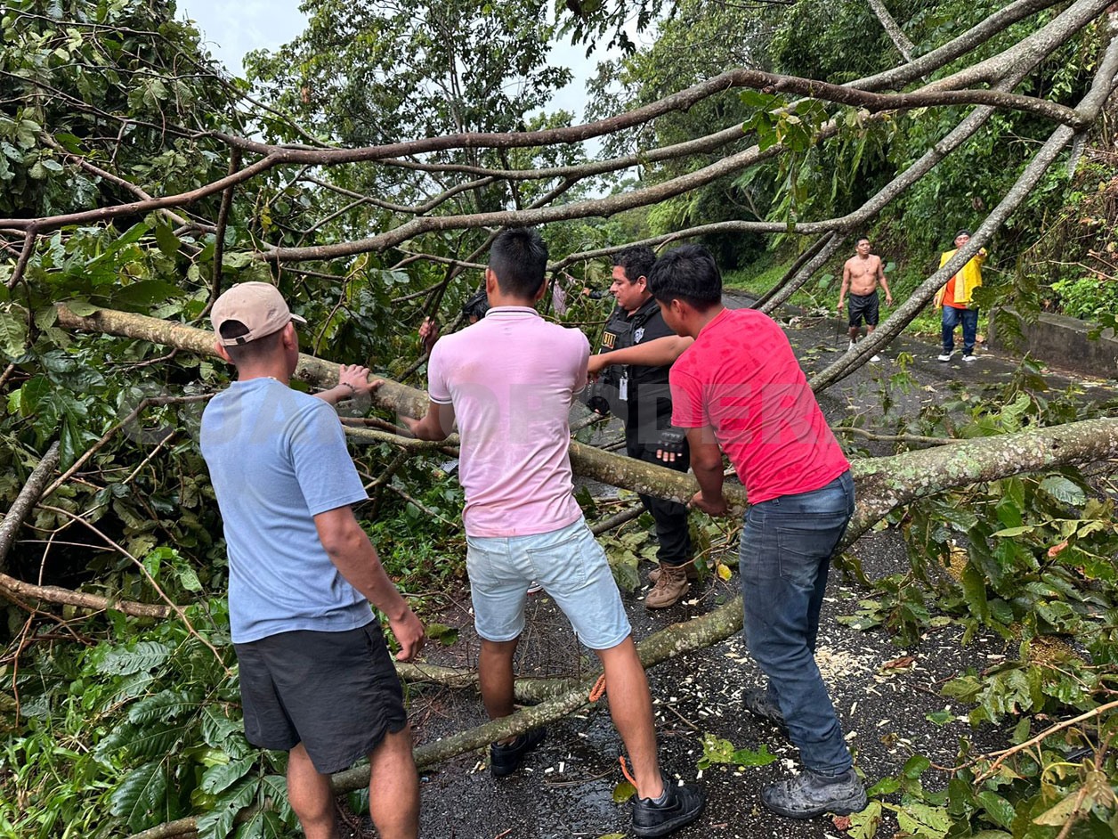 Liberan carretera por obstrucción