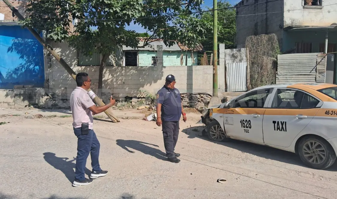 El trabajador del volante fue encontrado sin vida y su unidad colisionada contra un poste de telefonía en la colonia CCI. Ulises Villalobos / CP