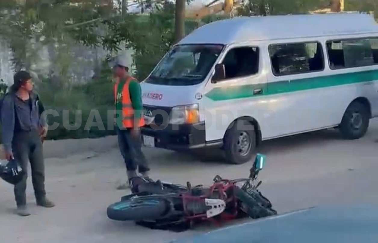 Derrapa al intentar rebasar y se fractura