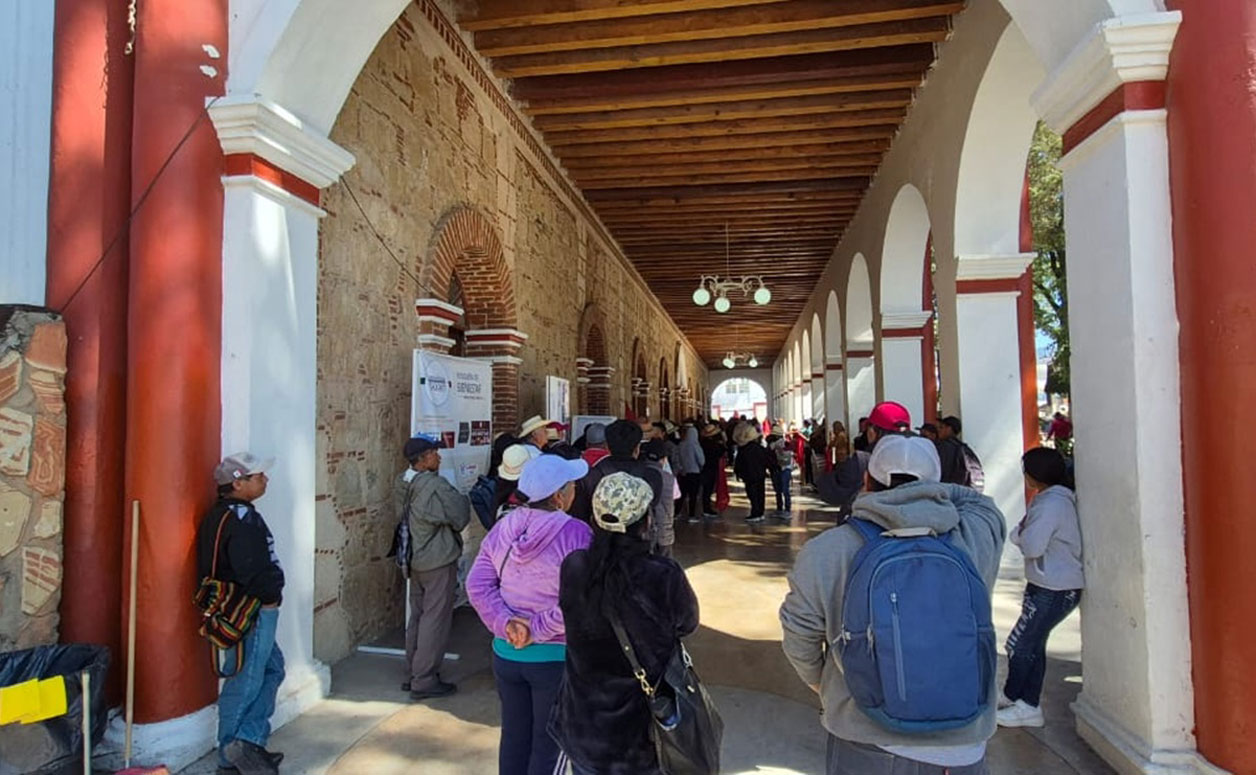 Toman pobladores palacio de Tlaxiaco