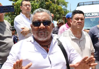 Choferes piden permanencia de parada en el centro