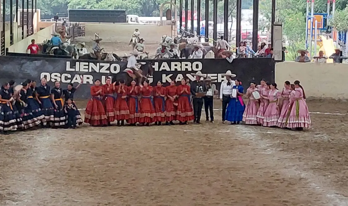 La ceremonia inaugural contó con autoridades estatales y representantes de la Federación. Cortesía