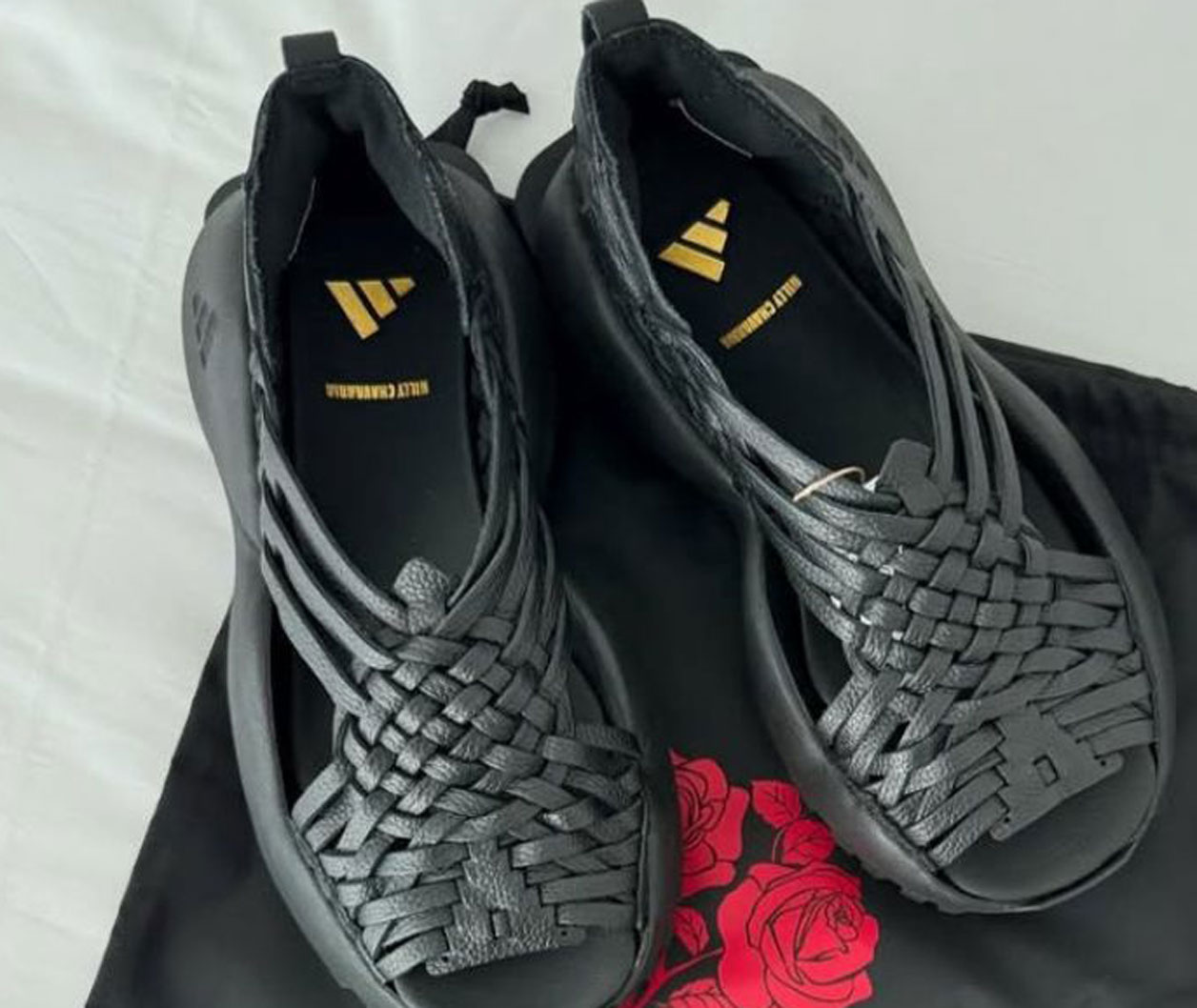 Acusan a Adidas y diseñador por plagio de huaraches