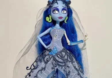 Lanzan muñeca de El cadáver de la novia