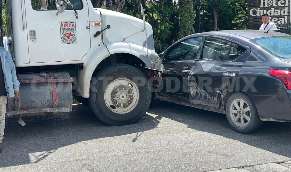 Fue sobre el bulevar Palenque-Pakal Ná, en la zona hotelera y cerca del inmueble de la CFE, donde se dio el impacto. Genaro Sánchez / CP