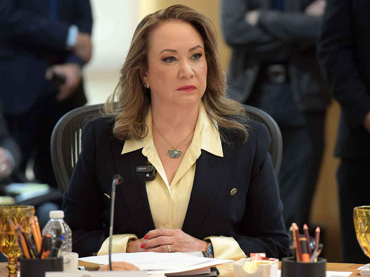 Ministra libra sanción por promoción de su imagen