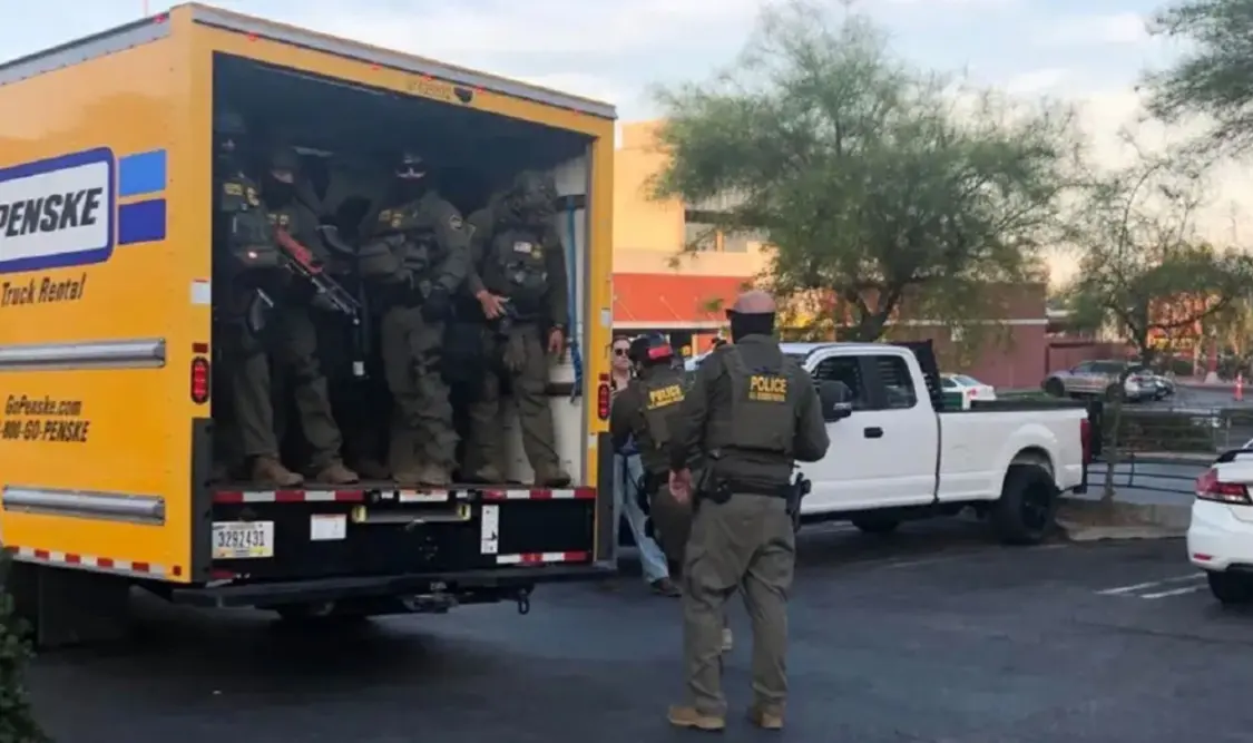Agentes migratorios realizan “Operación Caballo de Troya” en Home Depot de Westlake. Cortesía