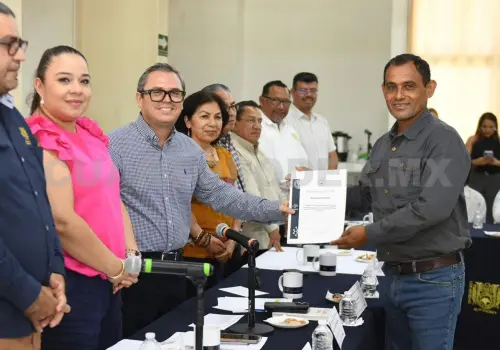 Unach reconoce a investigadoras e investigadores