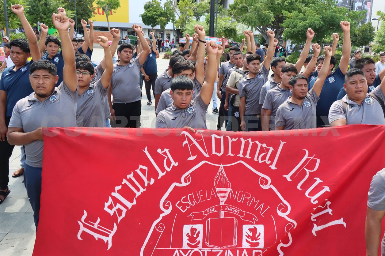 Marchan para recordar represión de Salazar