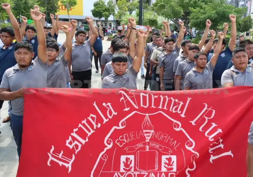 Marchan para recordar represión de Salazar