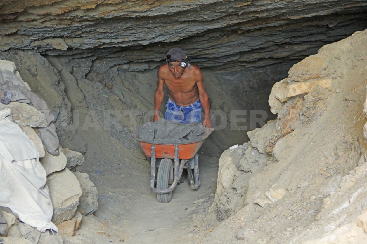 Destacan riesgos en la extracción del ámbar