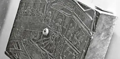 Inbal recupera placa dañada de Posada