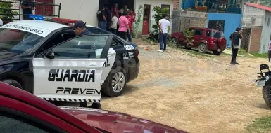 Mete camioneta en reversa y mata a su hijo