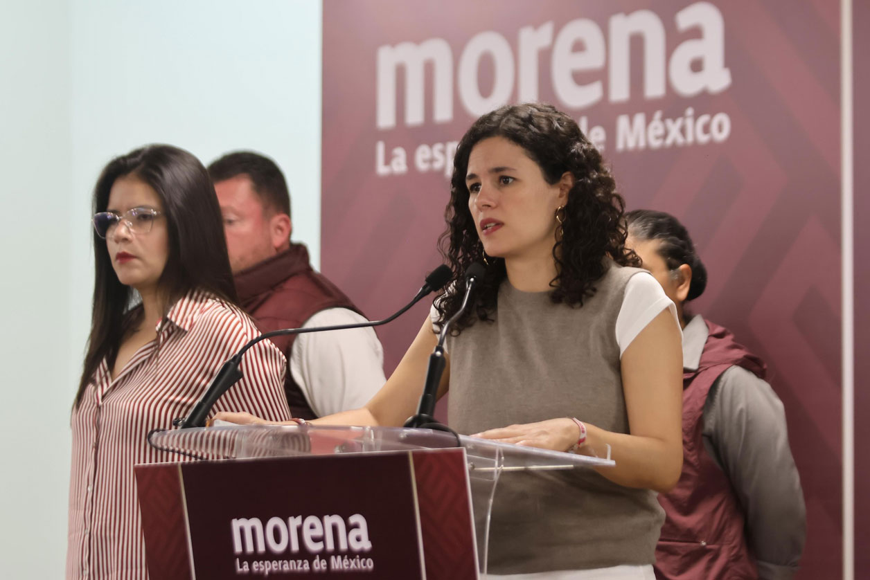 Acusan “campaña de la derecha” tras exhibir viajes