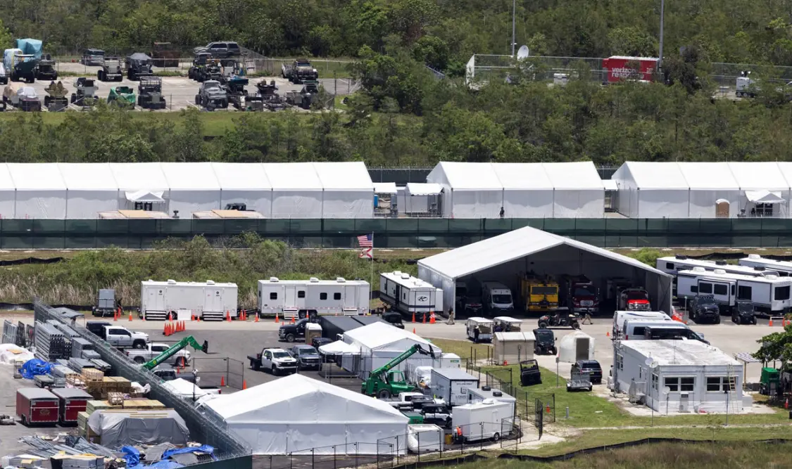 Ordenan suspender más construcciones en “Alcatraz”
