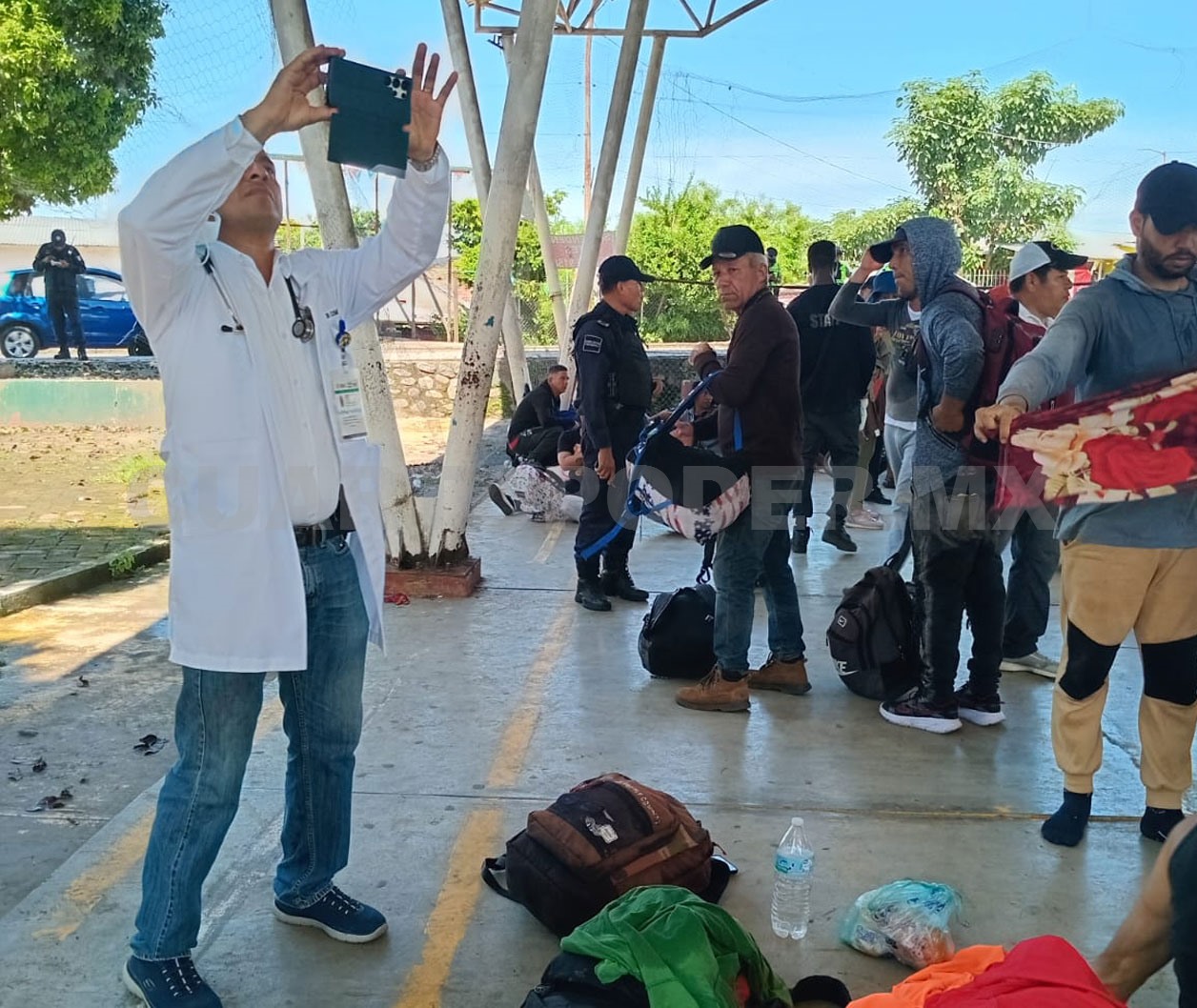 Caravana migrante no se detiene, llega a Huixtla