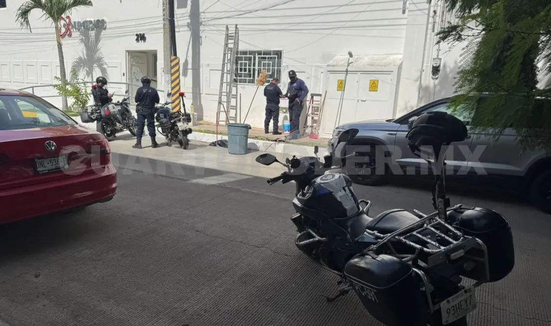 Estaba sobre una escalera y cayó desde casi 3 metros de altura. Ulises Villalobos / CP