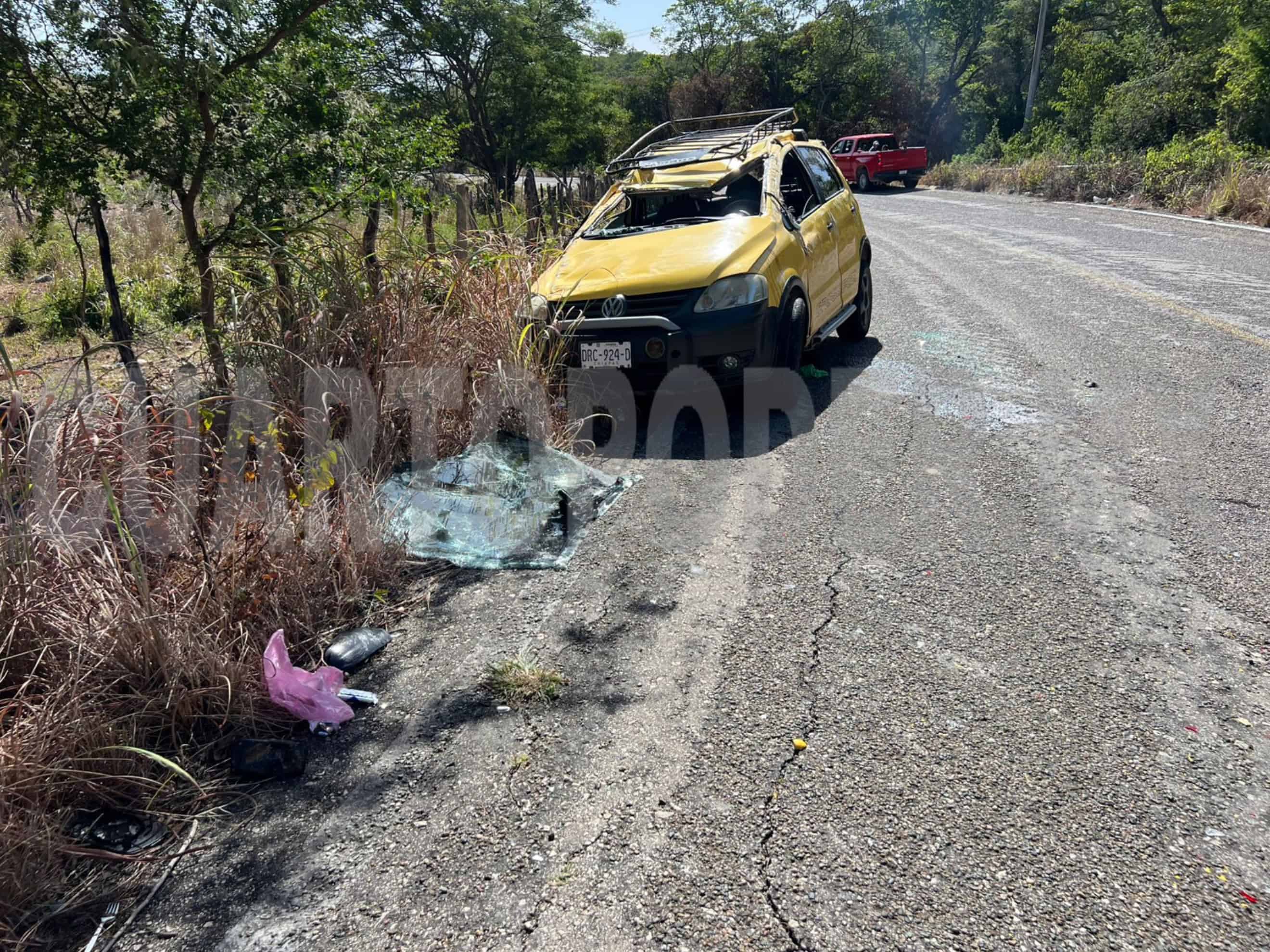 Jóvenes destrozan su vehículo vía a Uninajab