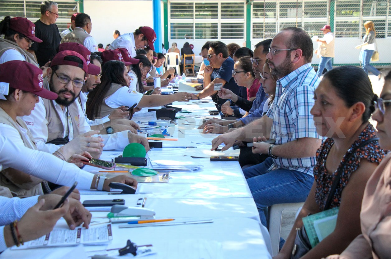 Entregarán miles de tarjetas de becas rezagadas