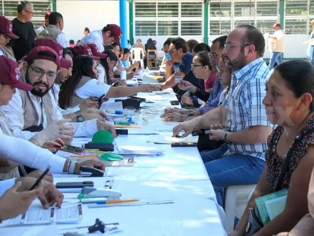 Entregarán miles de tarjetas de becas rezagadas