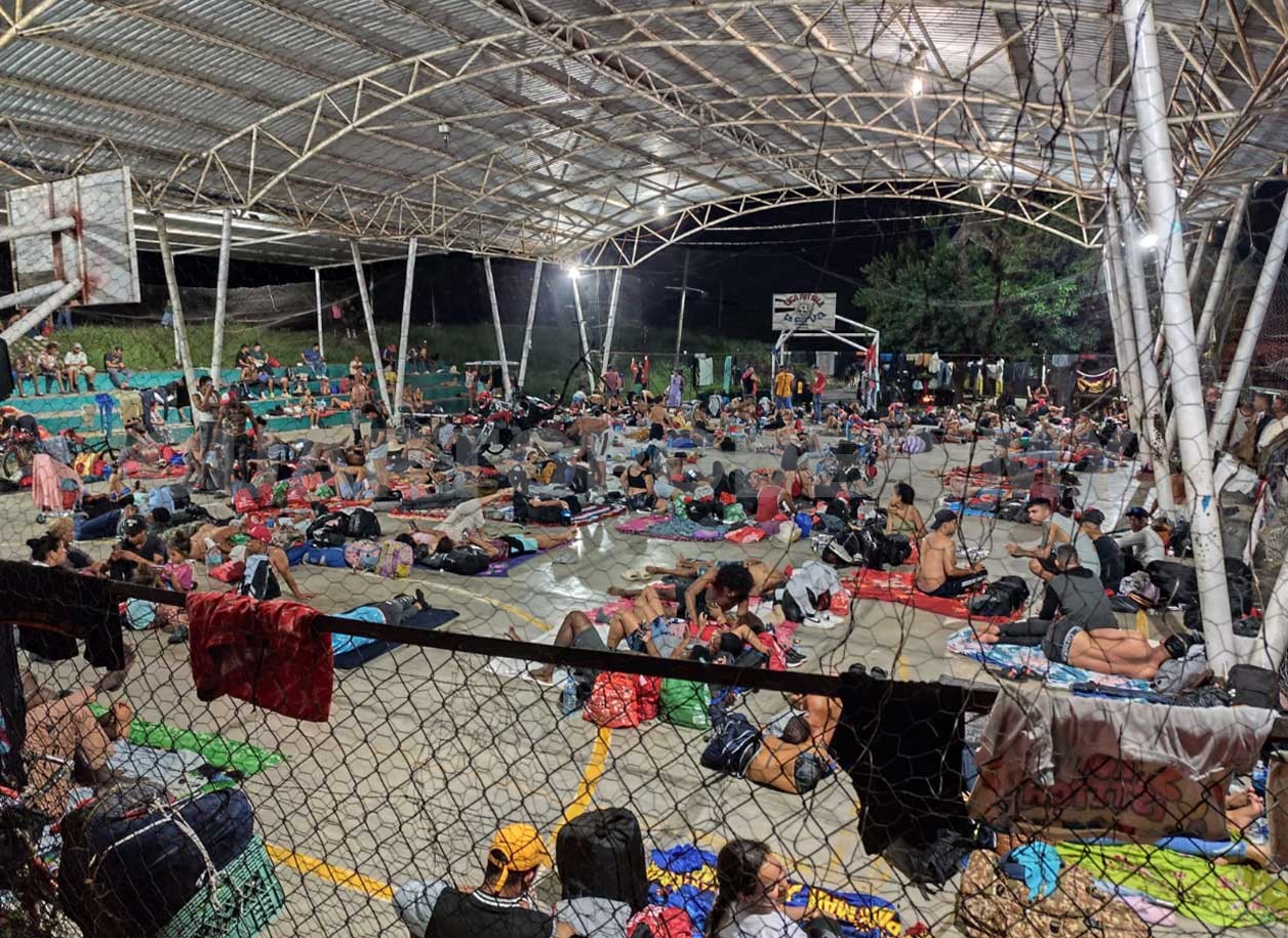 Caravana migrante llega a Escuintla
