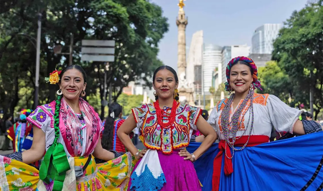 Mega Calenda 2025 inunda de color y tradición las calles