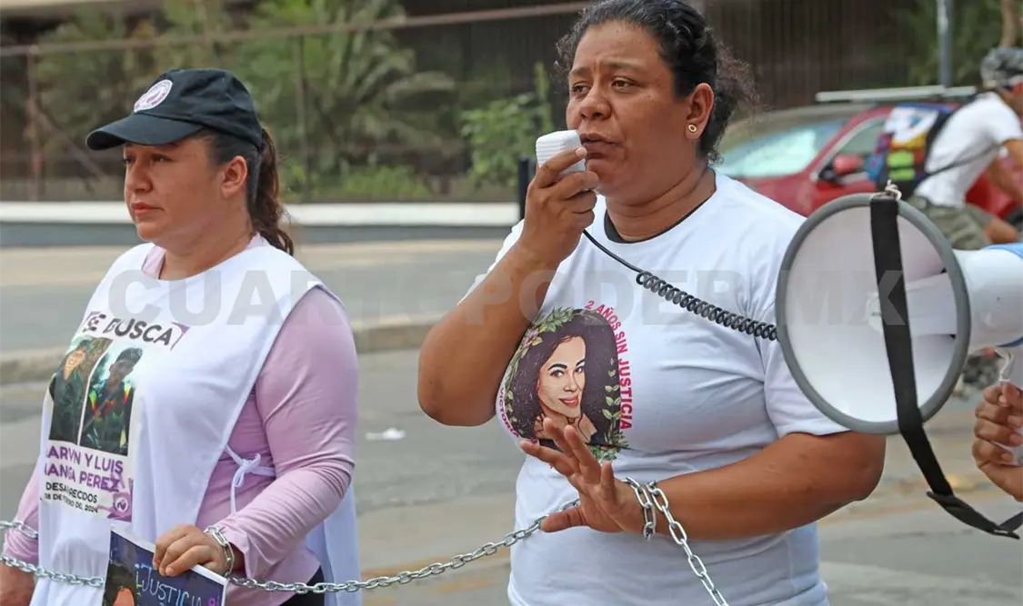 Leydi junto a la colectiva de madres en resistencia mantienen la protesta en el centro de la ciudad. Carlos López / CP