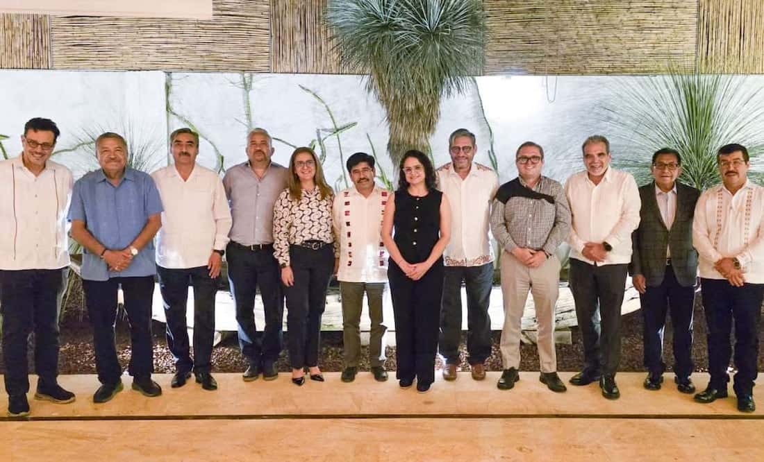Hugo Aguilar se reúne con rectores de universidades