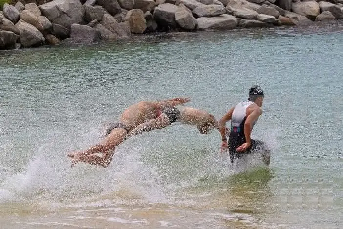 El triatleta coleto ocupó el primer lugar en la competencia realizada en Huatulco, logrando así el pase al encuentro mundial. Manuel Martínez / CP