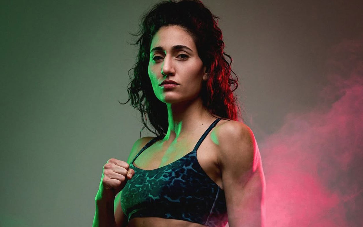 Laura Burgos gana medalla de oro en Muay Thai