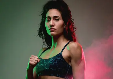 Laura Burgos gana medalla de oro en Muay Thai
