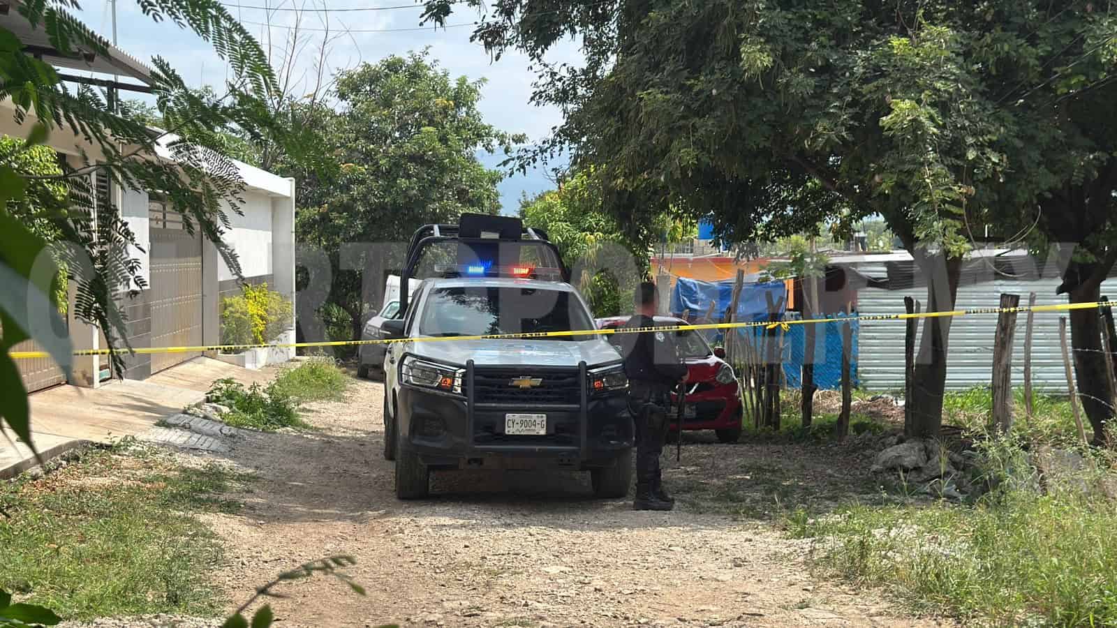 Agentes acuden a una detención y los agreden