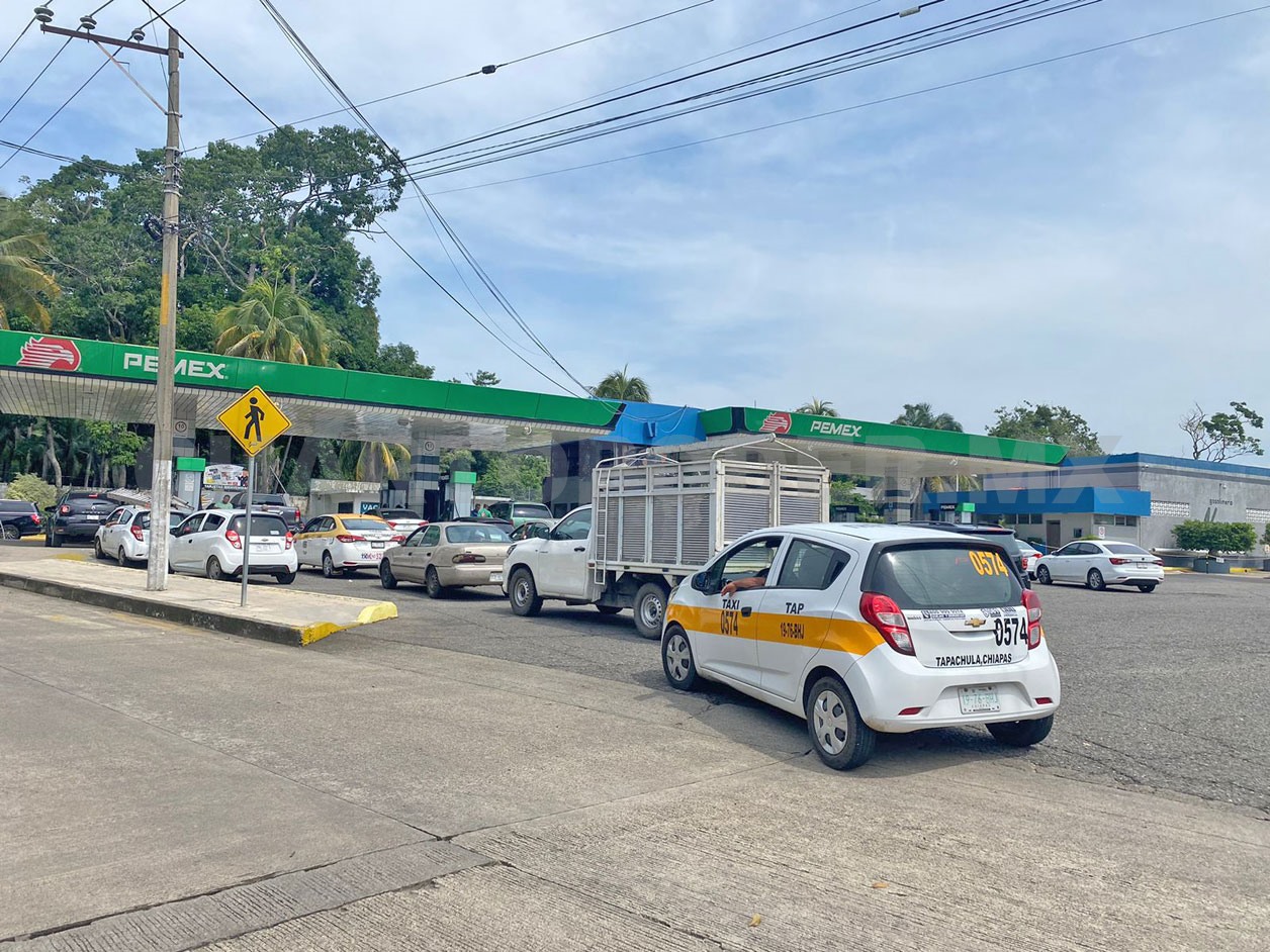 Cierran TAR de Pemex; escasea el combustible