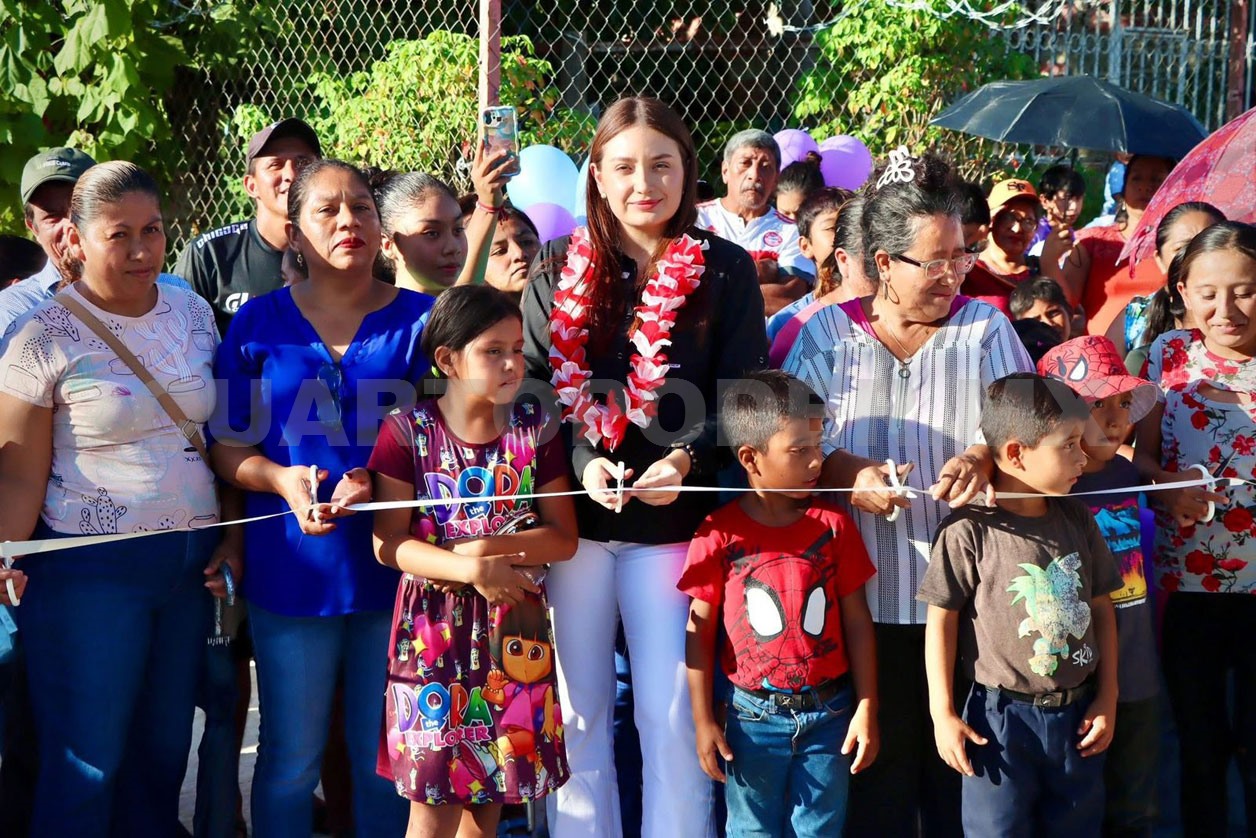 Inaugura Valeria Rosales calle en fraccionamiento