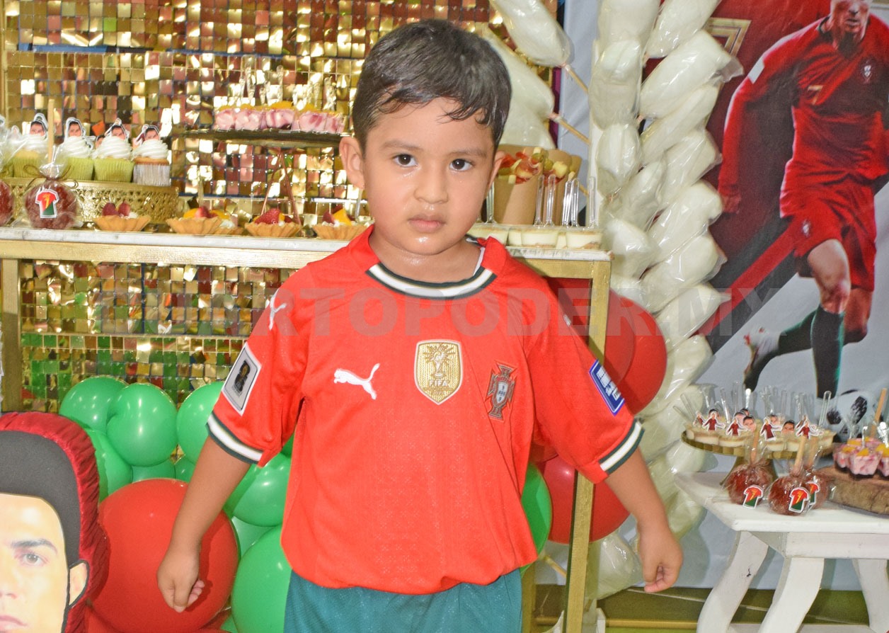 Fiesta futbolera para Erick Ismael