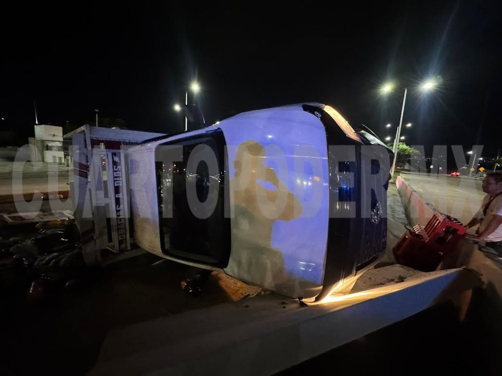 Vuelca unidad de carga en libramiento Norte 