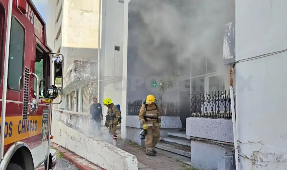 No pasó a mayores, aunque las llamas alcanzaron unos transformadores de piso. Ulises Villalobos / CP