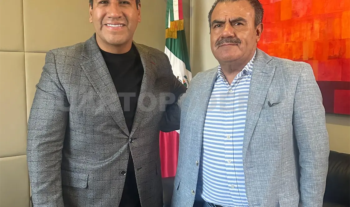 El ejecutivo estatal sostuvo también un encuentro con el director general del INEA, Armando Contreras Castillo. CP