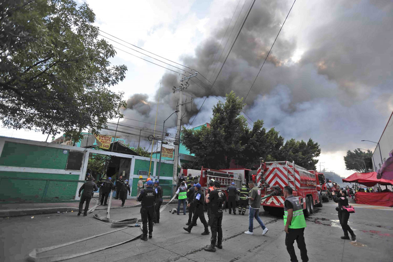 Se registra incendio en fábrica de peluches
