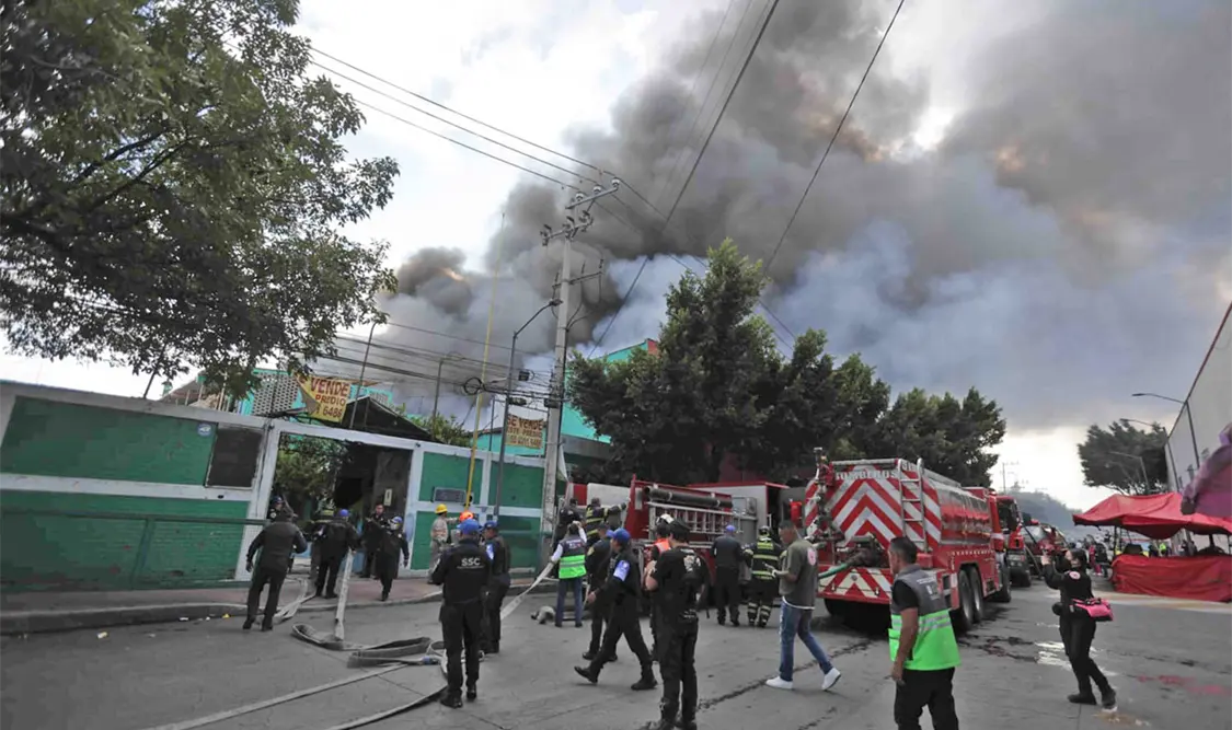 Se registra incendio en fábrica de peluches
