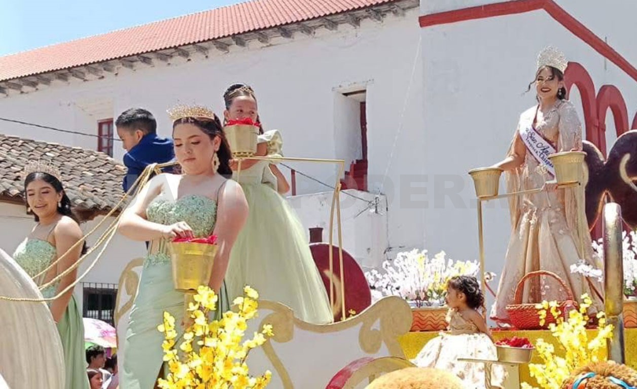 Realizan coronación de la reina de la feria