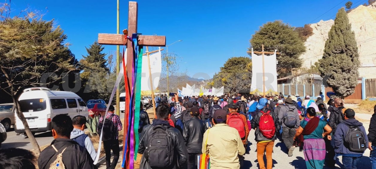 Feligreses católicos marchan por la paz en Salto de Agua